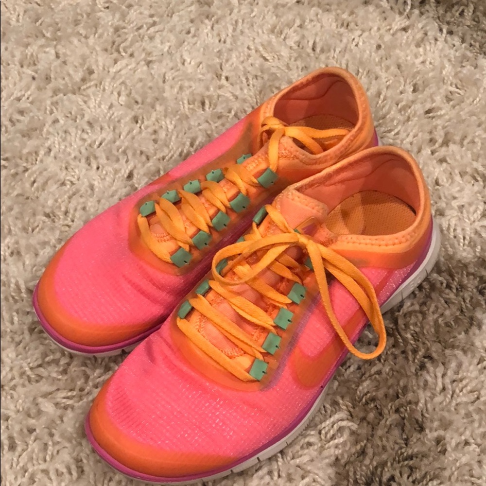 Nike tennis shoe